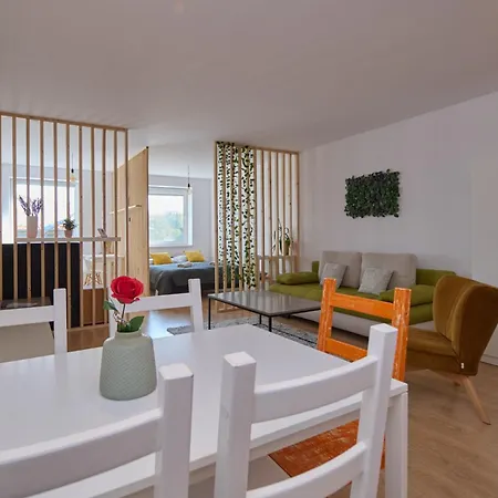 Central Apartments شقة فندقية مارتون