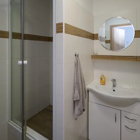 Central Apartments מרטין
