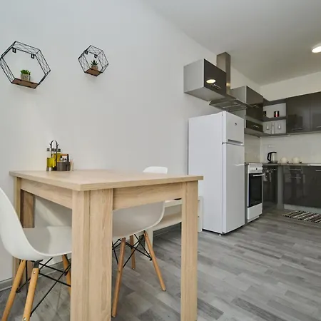Central Apartments *