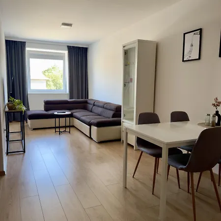 Central Apartments مارتون