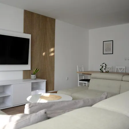 Central Apartments مارتون