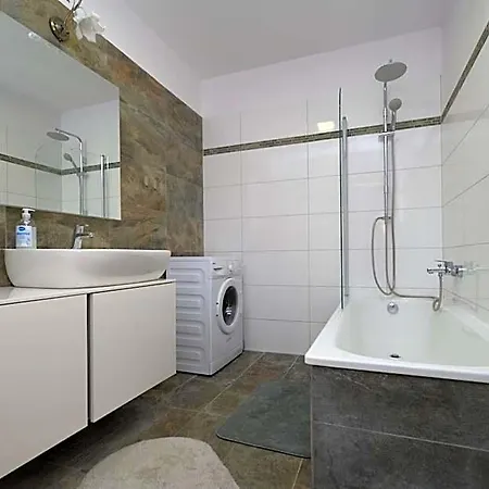 Aparthotel Central Apartments 4*