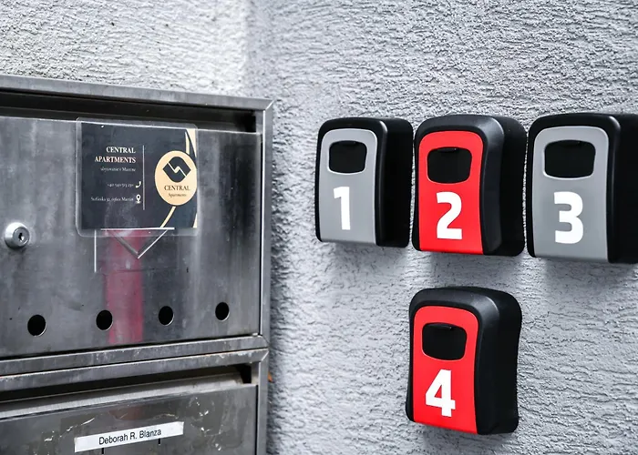 Central Apartments Апарт-отель Мартин