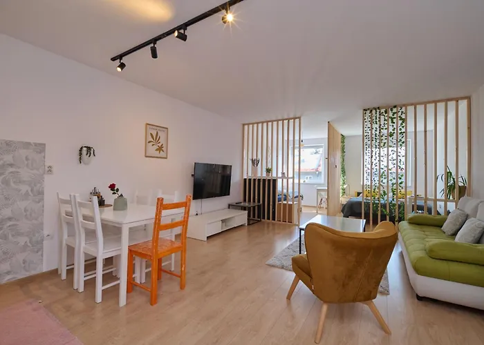 Апарт-отель Central Apartments